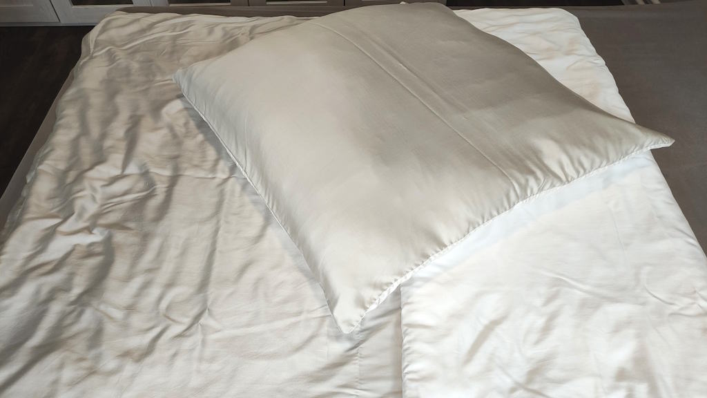 Bettdecke und Kissen